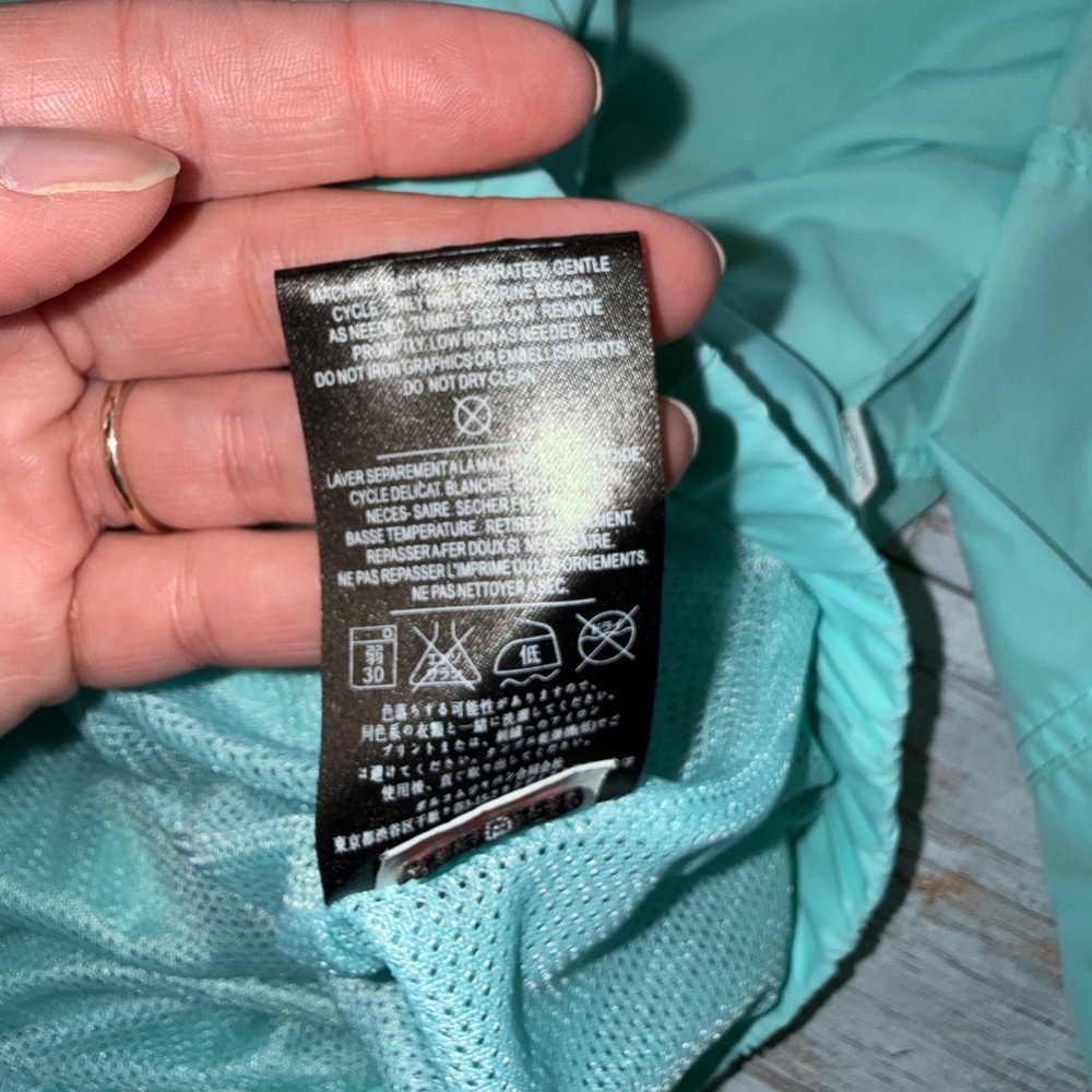 Volcom Windbreaker - Picture 5 of 6